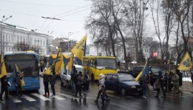 Цивільний корпус "Азов" теж вирішив помітингувати проти комунальників