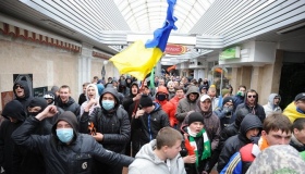 Полтавська влада закриває магазини міста у телефонному режимі, побоюючись футбольних фанатів