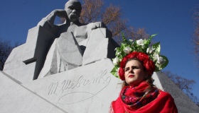 День народження Шевченка в Полтаві відзначили з квітами. ФОТО