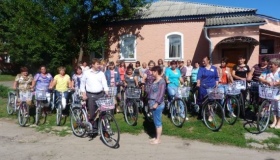 Полтавським соціальним працівницям вручили нові велосипеди