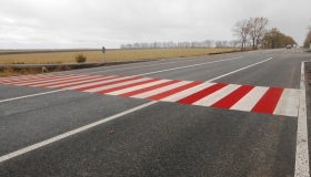 На Полтавщині запровадили біло-червоні пішохідні переходи