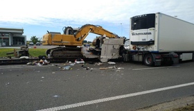 На Полтавщині зіткнулися чотири вантажівки