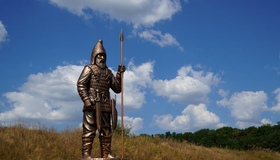 Відтепер Більськ на Котелевщині охороняє скіфський воїн