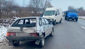 Аварія на полтавській трасі: не розминулись Volkswagen та ВАЗ