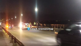 На Крюківському мосту рятували самогубця