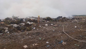 Дві доби гасять пожежу на сміттєзвалищі у Лубнах