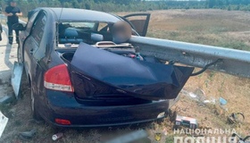 Смертельна ДТП на Полтавщині: легковик нанизався на відбійник
