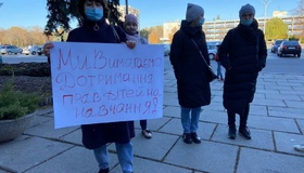 Протест проти "дистанційки": кременчужани пікетували мерію