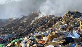 На Полтавщині п’ять діб гасять пожежу на сміттєзвалищі