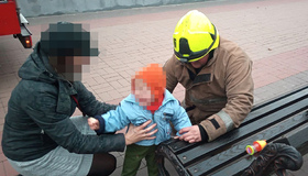 На Полтавщині рятували малюка, рука якого застрягла між дошками лави