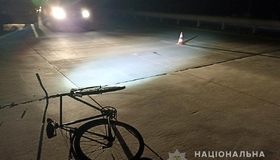 Поліція з'ясовує обставини нічної ДТП, в якій травмувався велосипедист
