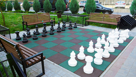 У Полтаві, на Садовому, облаштували файний майданчик для шахістів
