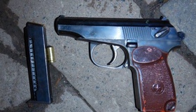 У Полтаві чоловік погрожував підліткам пістолетом