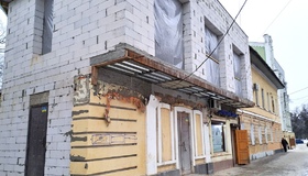 До будівлі в центрі Полтави незаконно прибудували другий поверх