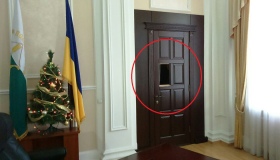 У міськраді Полтави знову вибили двері до кабінету мера