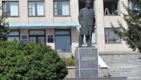 У Великобагачанському районі депутати від "Відродження" завадили демонтувати  пам'ятник Леніну