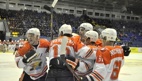 Хокей: "Кременчук" переміг у першому матчі півфінальної серії. ВІДЕО