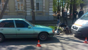 У день відкриття мотосезону автомобіль зіткнувся із мотоциклом у центрі Полтави
