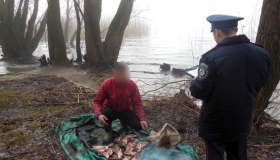 У перший же день нересту поліція впіймала браконьєрів із 70 кг риби