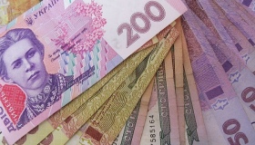 Троє пенсіонерів віддали аферистам 100 тисяч гривень в обмін на папірці