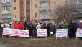 Жителі Красіна й Грушевського мітингували проти спорудження будинку. ВІДЕО