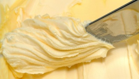 У полтавські дитсадки з Сумської області постачали сир, де частка рослинного жиру склала 50 відсотків
