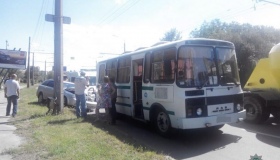 У Полтаві п'яний водій врізався в автобус