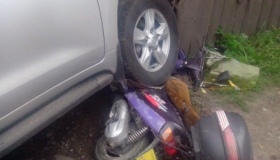 У Полтаві водій легковика збив жінку з дитиною на скутері
