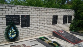 За 120 гривень вандали пограбували братську могилу