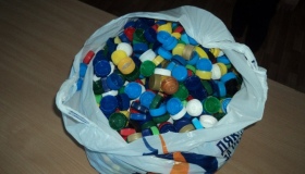 Волонтери здали півтори тонни пластикових кришок. ВІДЕО