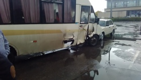 У Полтаві міжміський мікроавтобус потрапив у ДТП