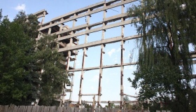 До кінця жовтня демонтують рештки заводу "Знамено". ФОТО