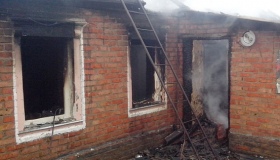 На Полтавщині рано-вранці в пожежі згорів чоловік, його родич після цього намагався вкоротити собі віку