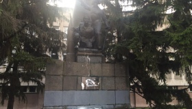 На Полтавщині сплюндрували пам'ятник партизанам і червоноармійцям