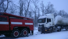 За минулу добу рятувальники вивільнили зі снігу шість машин