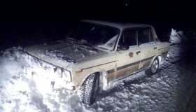 На Полтавщині крадій намагався угнати авто, але застряг у сугробі