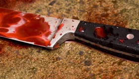 Захищаючи мати, батько вдарив ножем власного п'яного сина