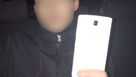 На Полтавщині 19-річний хлопець відібрав у школярки дорогий телефон