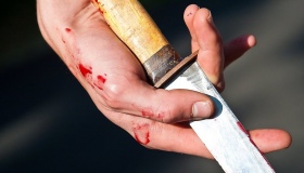 Психічно хвора людина у Полтаві поранила ножем двох жінок