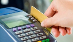 Влада спонукає українців активніше користуватися банківськими картками
