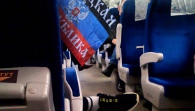 Учора ввечері з поїзда зняли п'яного полтавця із прапором ДНР