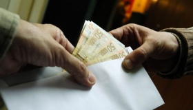У Нових Санжарах за одержання хабара слідчого поліції оштрафували на 17 тисяч гривень