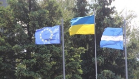 Над Кременчуком майорить прапор Євросоюзу