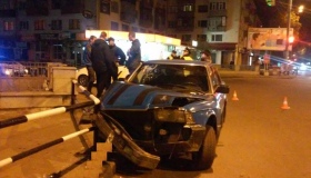 Учора ввечері на вулиці Шевченка машина влетіла в металеву огорожу