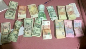 У Полтаві затримали родину валютних мінял