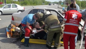 Після аварії на трасі Київ-Харків четверо пасажирів - у лікарні