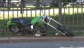 На перехресті Соборності й Ватутіна мотоцикліст збив жінку. ФОТО