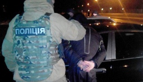 На Полтавщині поліція затримала групу осіб, що займалася збутом наркотиків і зброї