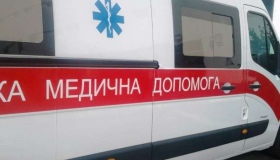На Полтавщині в ДТП постраждала пасажирка автівки, що стояла на узбіччі