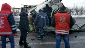 Після аварії вантажівки на Полтавщині водія затисло в кабіні. ФОТО